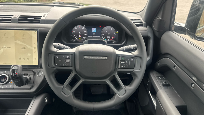Land Rover Defender 3.0 D250 X-Dynamic SE 90 3dr Auto Diesel Estate - Image 15